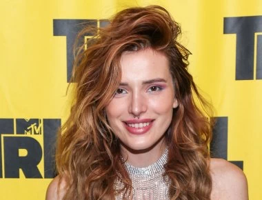 Πασίγνωστη ηθοποιός αποκαλύπτει πως βρίσκεται σε σχέση με άντρα και γυναίκα